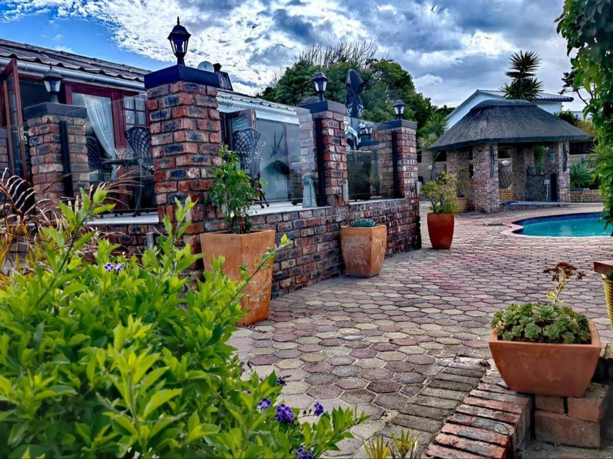 Aviators Paradise Guest House Mossel Bay Exterior photo